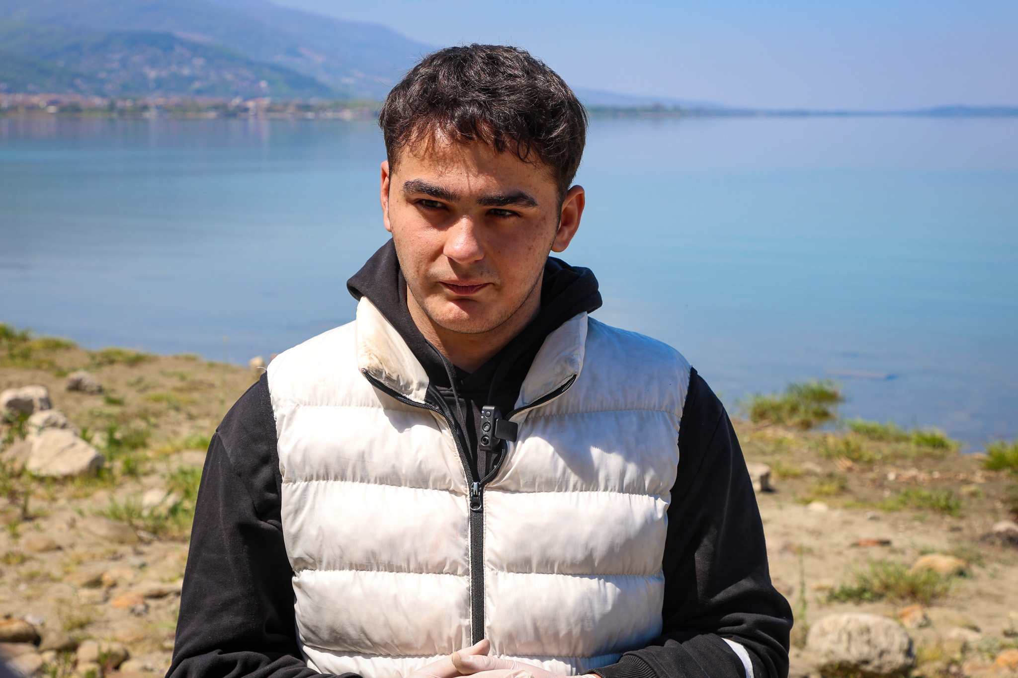 Göl havzasına bırakılan atıklar gönüllü öğrencilerin desteğiyle temizlendi