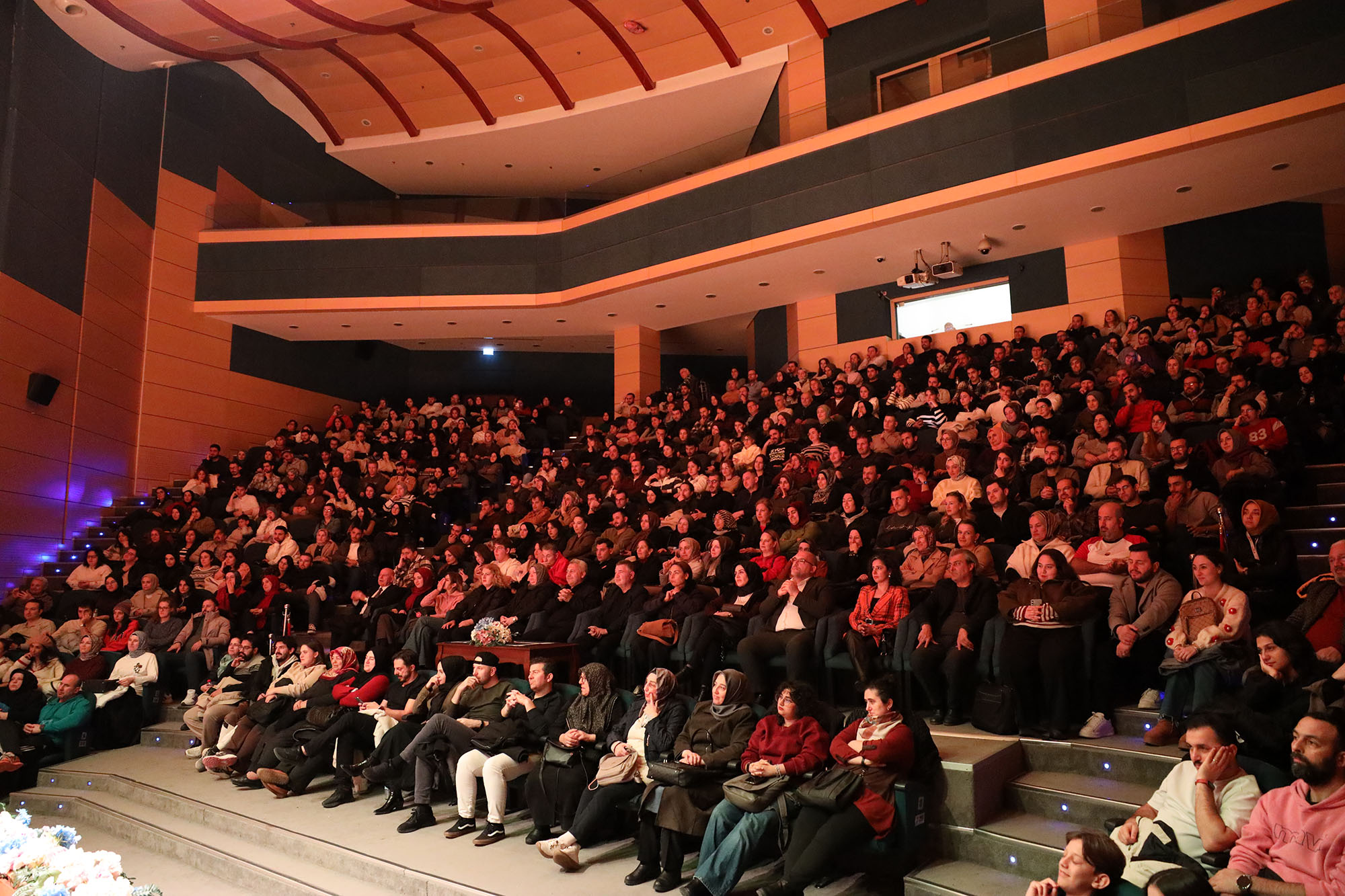 “Aşk Eski Bir Yalan” Sakarya’da seyirciden tam not aldı