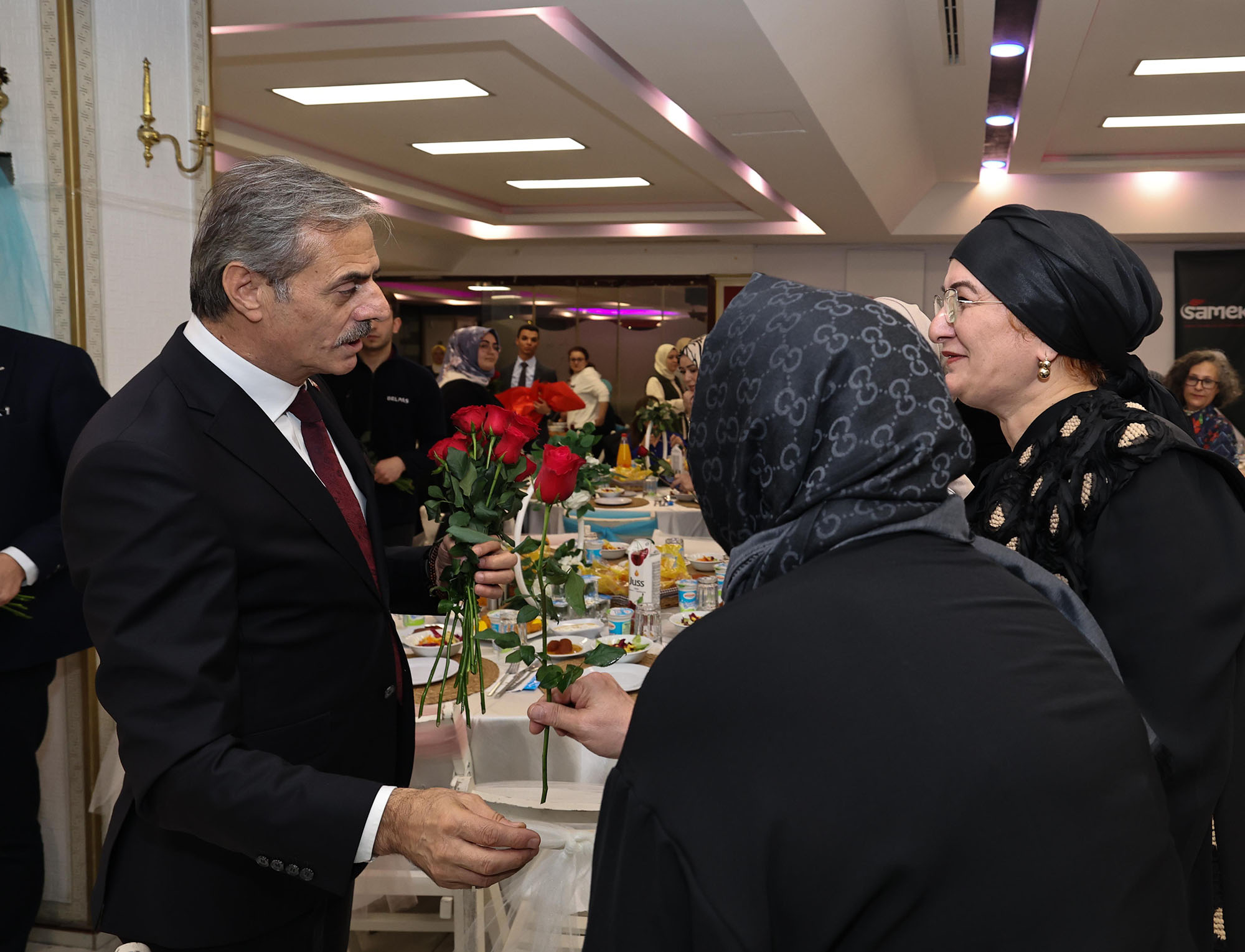 Yusuf Alemdar yarınların mimarı öğretmenlerle buluştu: “Siz medeniyetimizi geleceğe taşıyan yol göstericilersiniz”