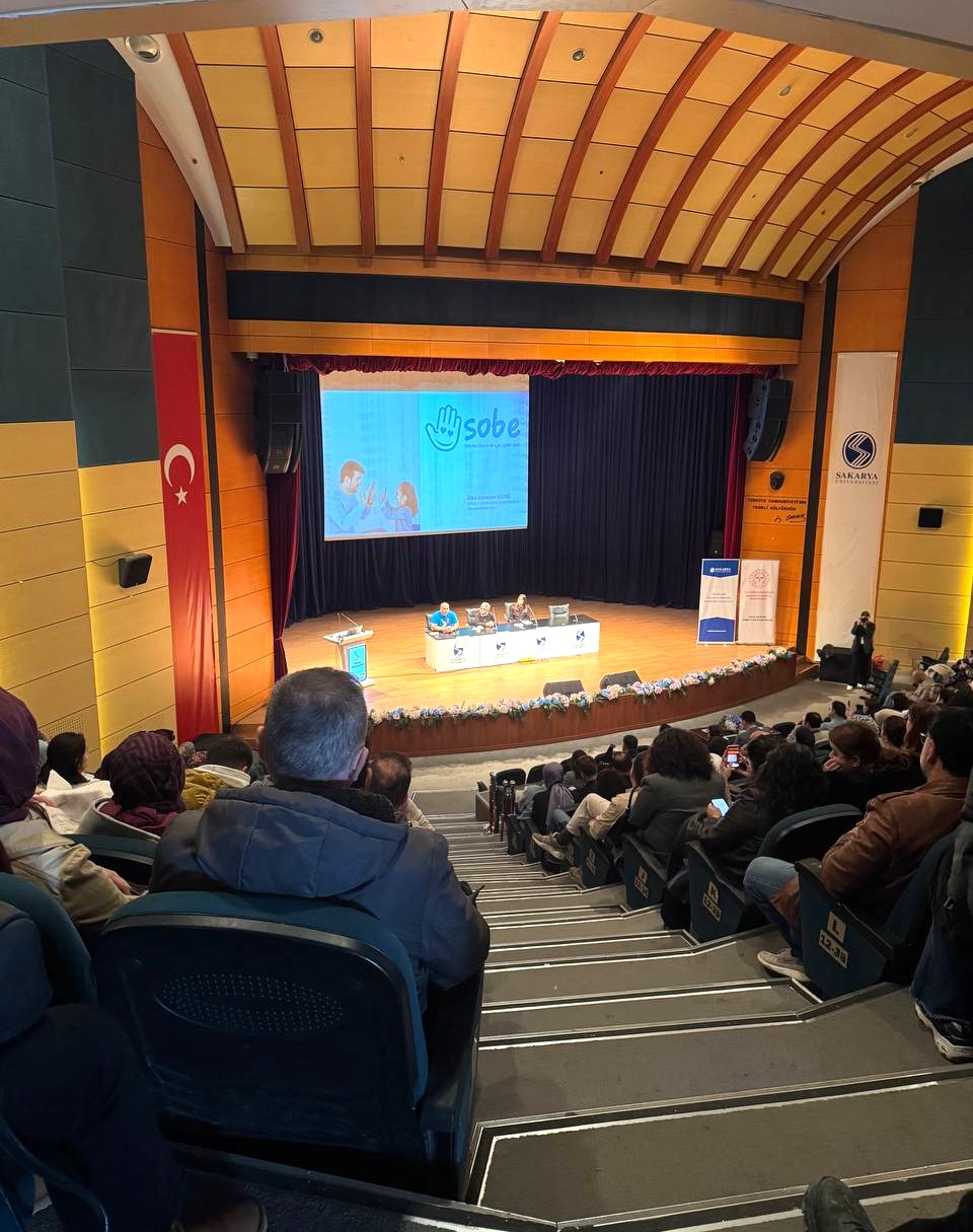 Büyükşehir’in özel çocukları aileleriyle birlikte panelde buluştu