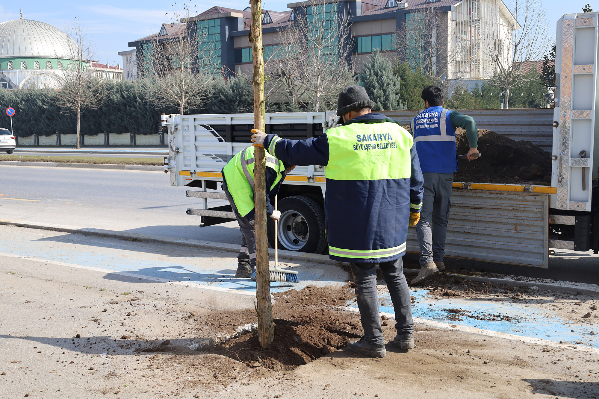Büyükşehir ‘yeşil’ dokunuşla şehrin çehresini değiştiriyor