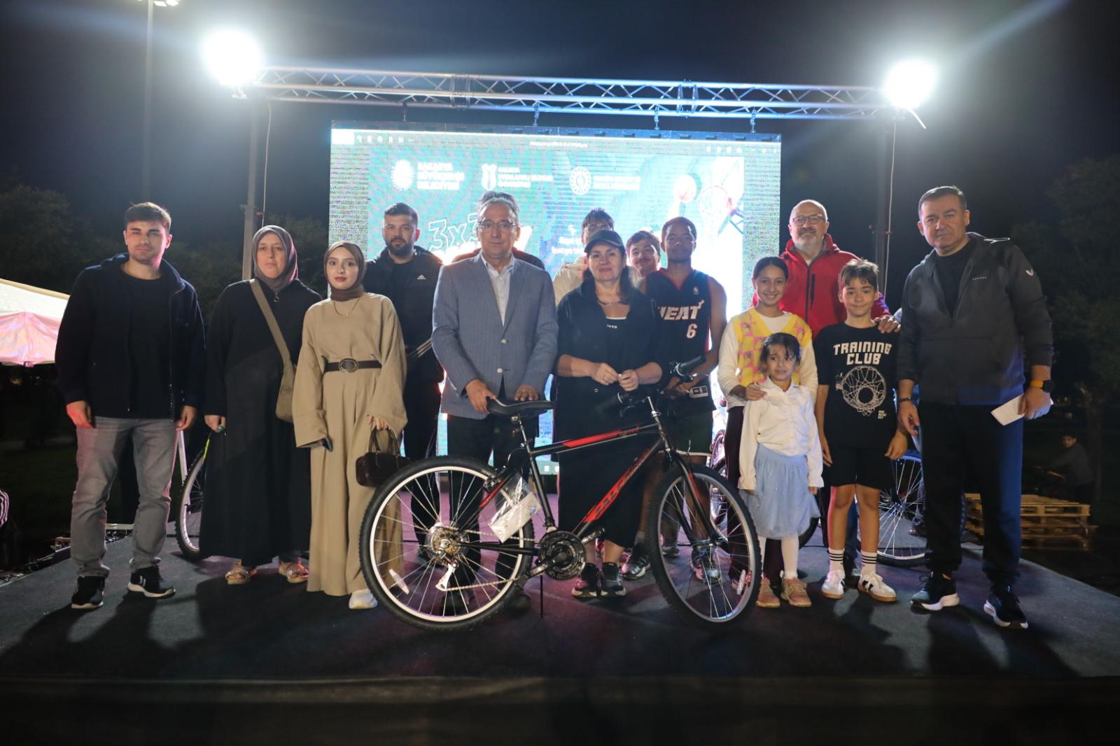 Aziz Duran Parkı’nda 3x3 sokak basketbolu şöleni: 250’den fazla sporcu parkede ter döktü