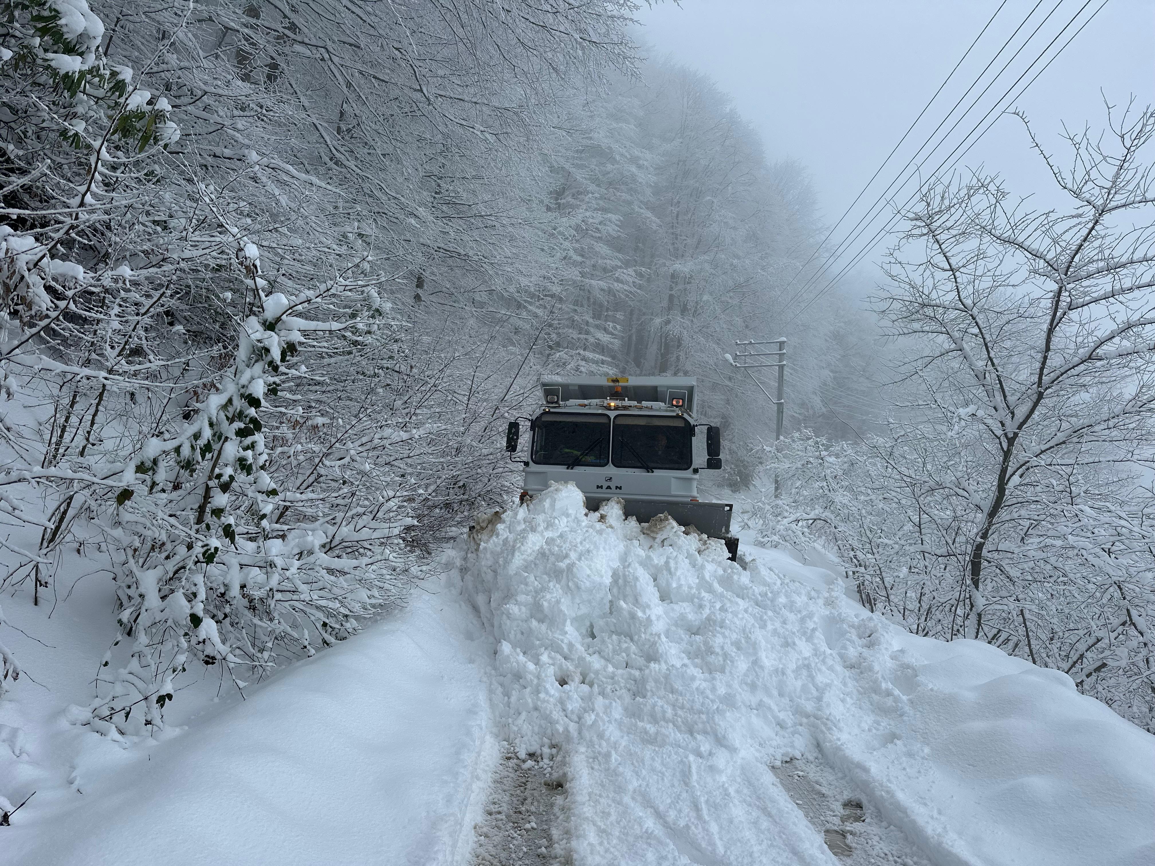 38 grup yolu ulaşıma açıldı