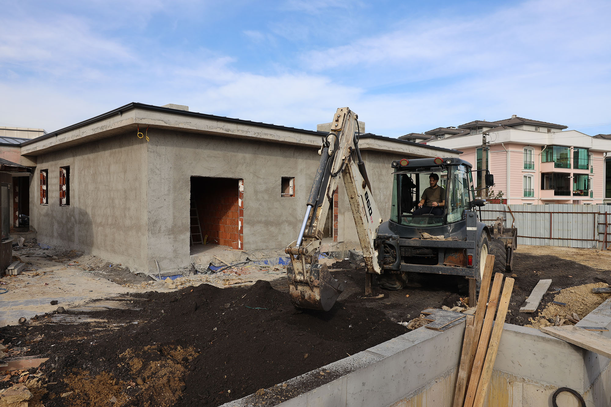 Arifiye yüzme havuzu ve gençlik merkezine kavuşuyor: Binlerce gencin sabırsızlıkla beklediği projede son durum