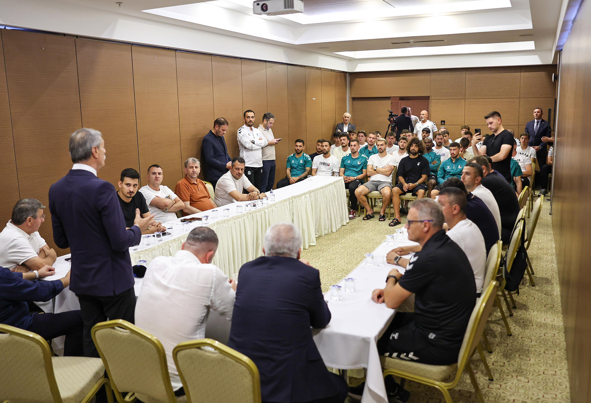 Yusuf Alemdar’dan Bolu kampında önemli mesajlar: “Sakaryaspor bir ruh işidir, sevdadır ve her sorun kenetlenmeyle aşılır”