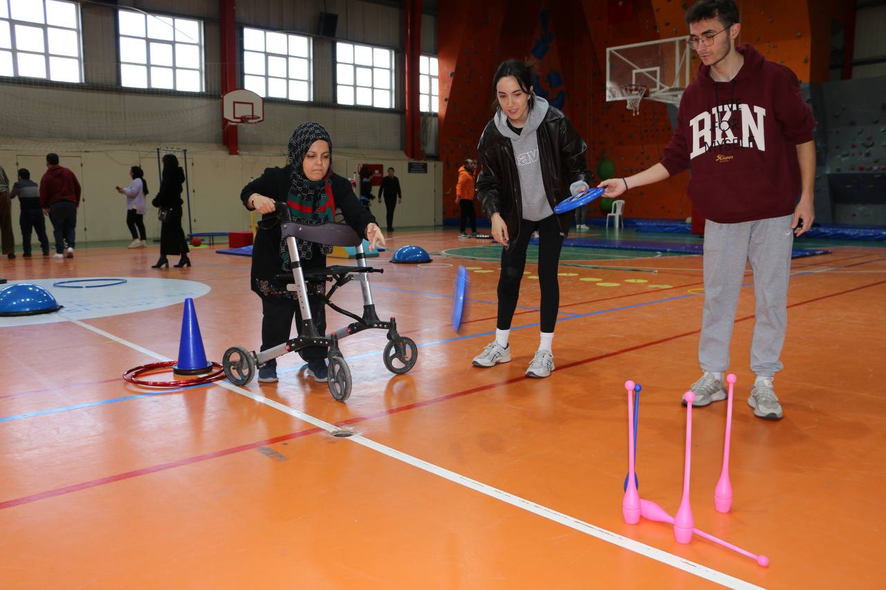 Özel çocukların özel günü doyasıya eğlenceyle geçti