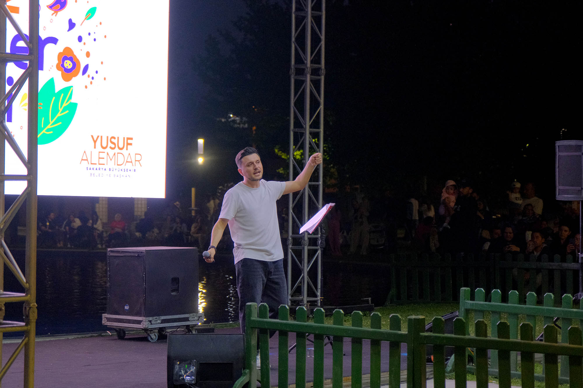 Büyükşehir’in ‘Yaz Seninle Güzel’ konser rüzgarında Emir Şamur coşkusu