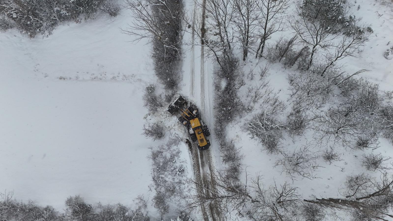 Büyükşehir duraksız kar mesaisiyle grup yollarının tamamını ulaşıma açtı