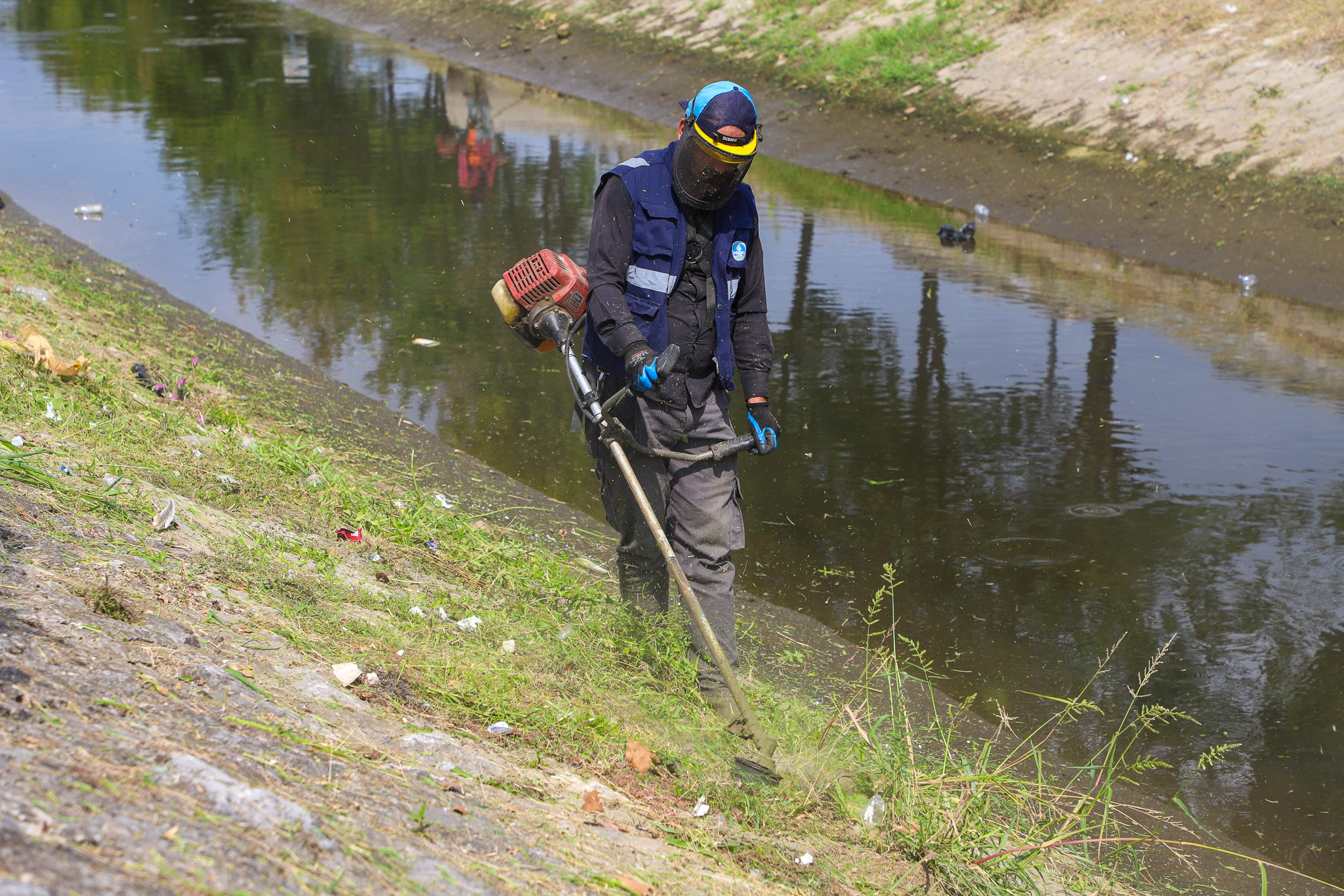 Çark Deresi’nin çevresi temizleniyor