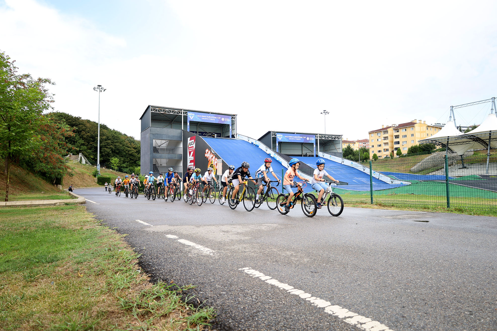 Büyükşehir geleceğin şampiyon pedallarını Ayçiçeği Vadisi’nde keşfediyor