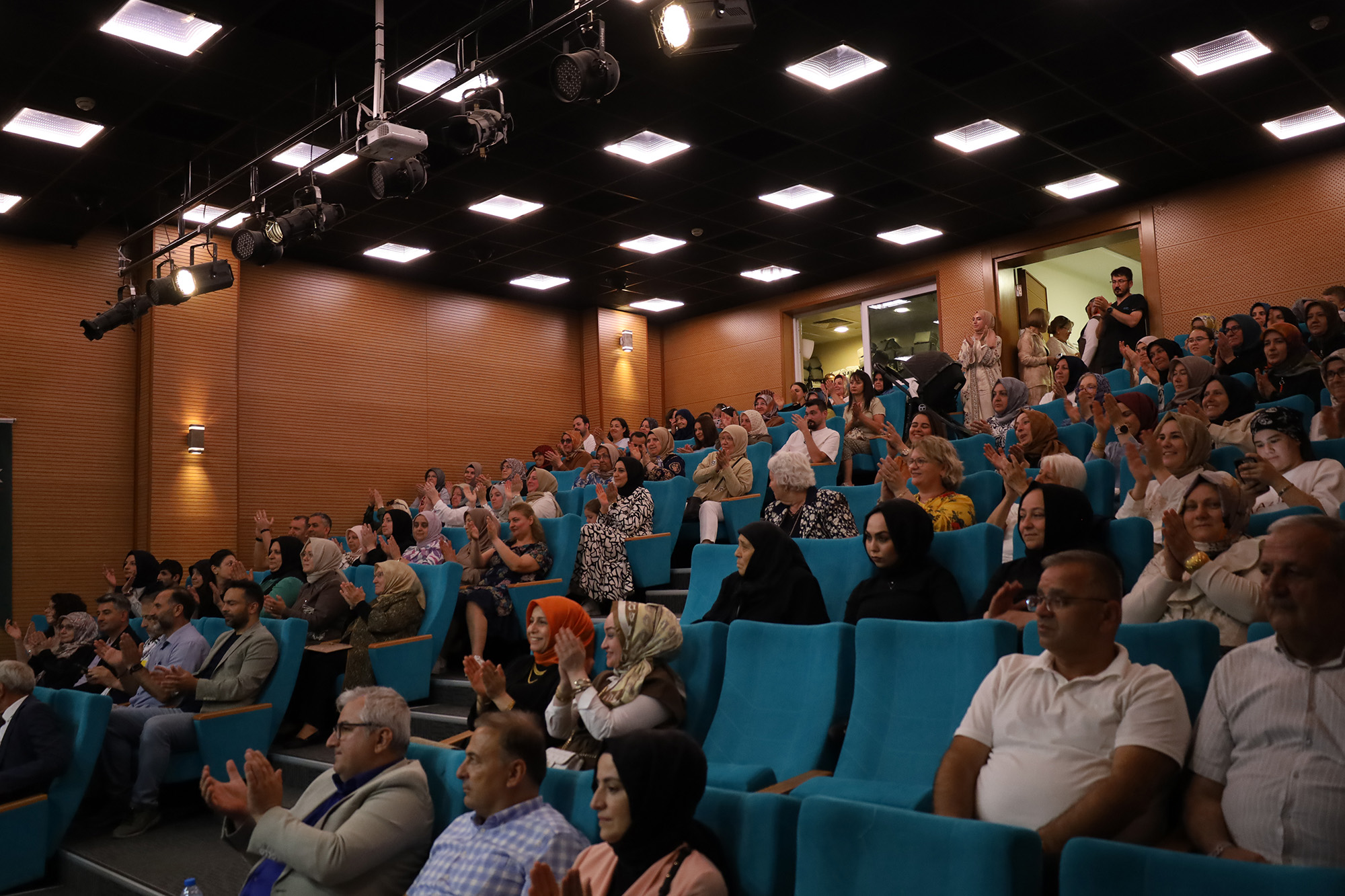 SAMEK kursiyerlerinden Geyve’de sanat şöleni: 350’yi aşkın eser sanatseverlerin beğenisine sunuldu
