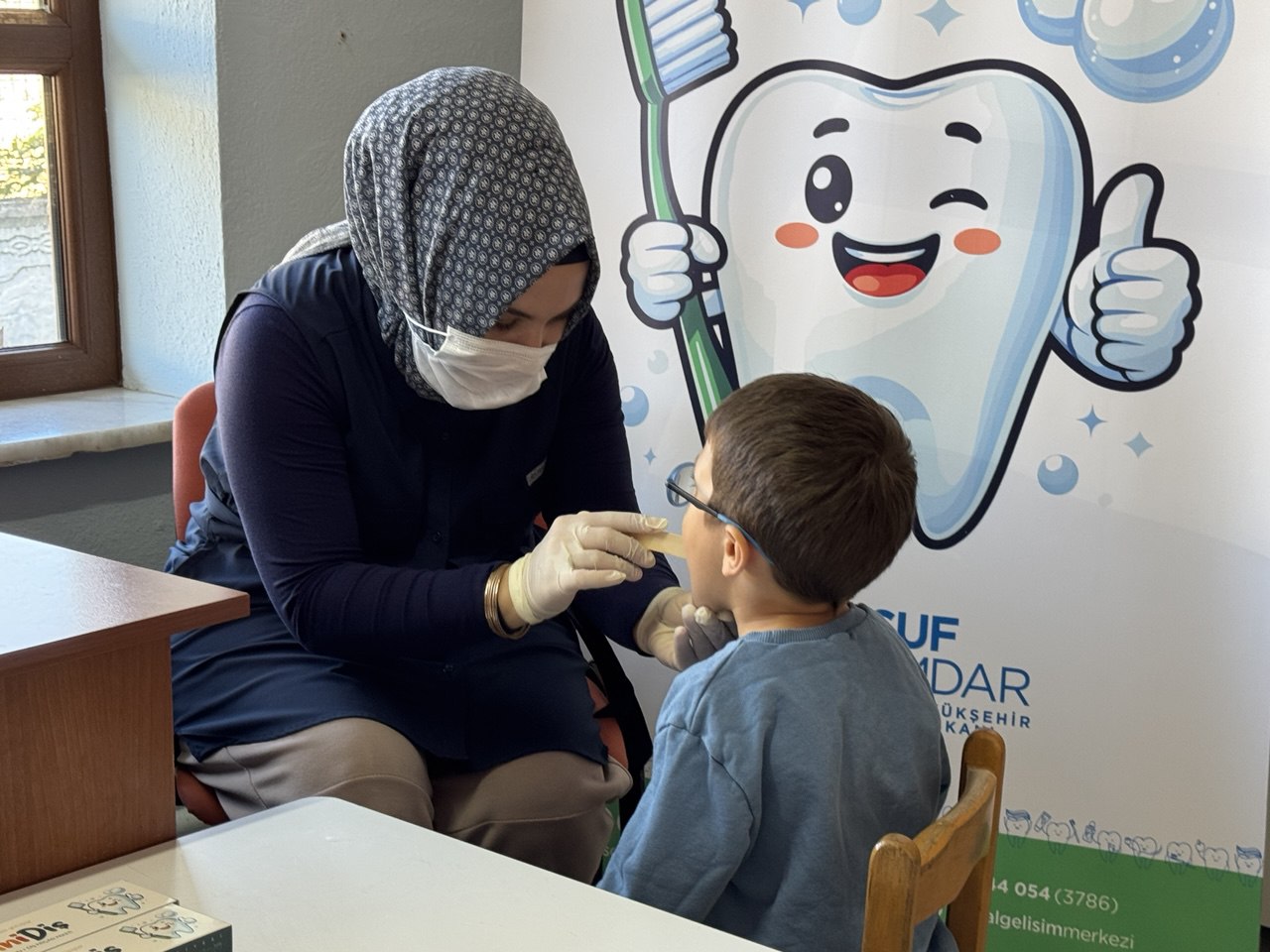 Büyükşehir’in uzman ekibinden Taraklı’da anaokulu öğrencilerine diş taraması