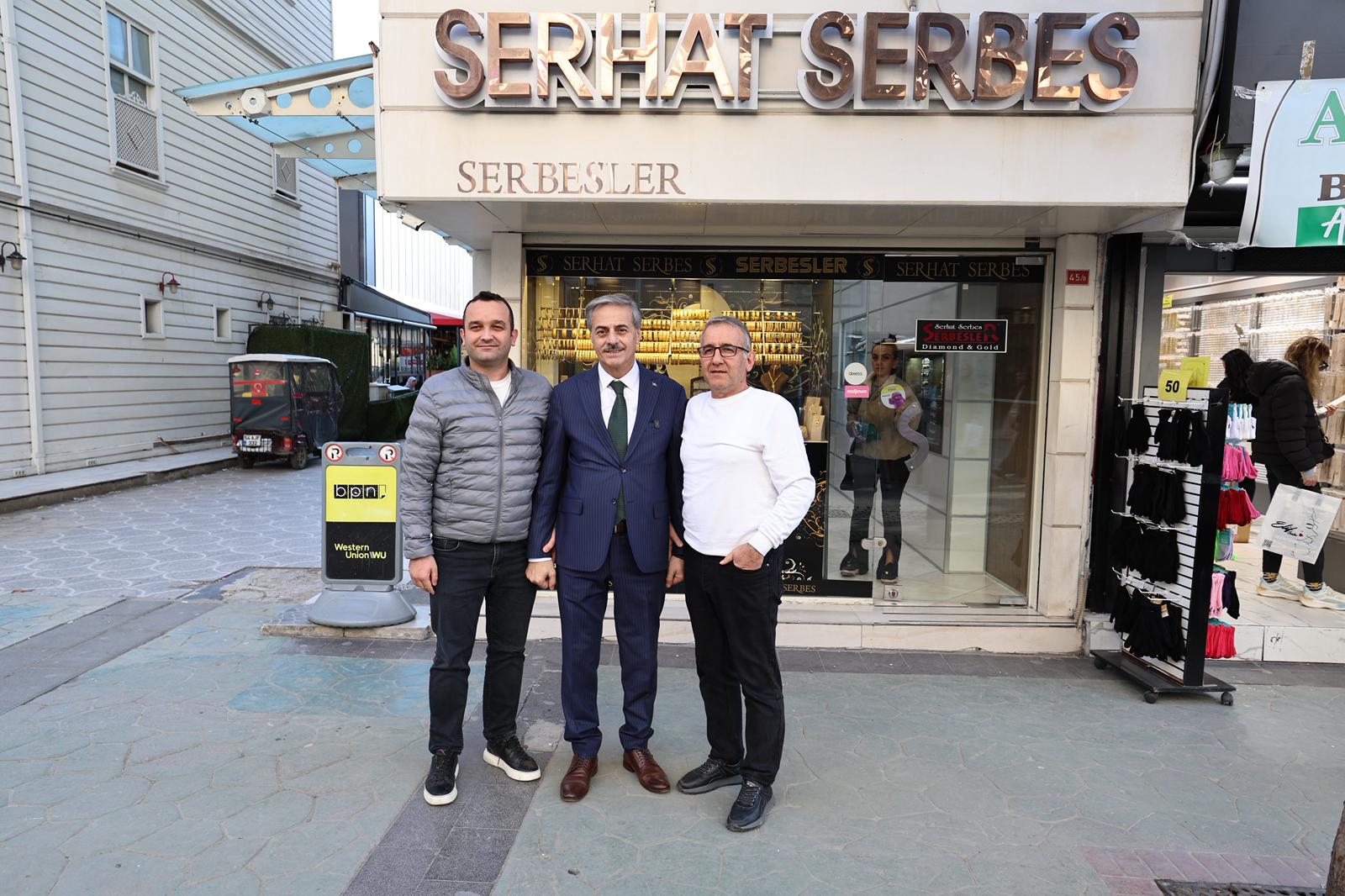 “Vatandaşlarla kucaklaştı, talepleri dinledi, Ramazan ayını tebrik etti”