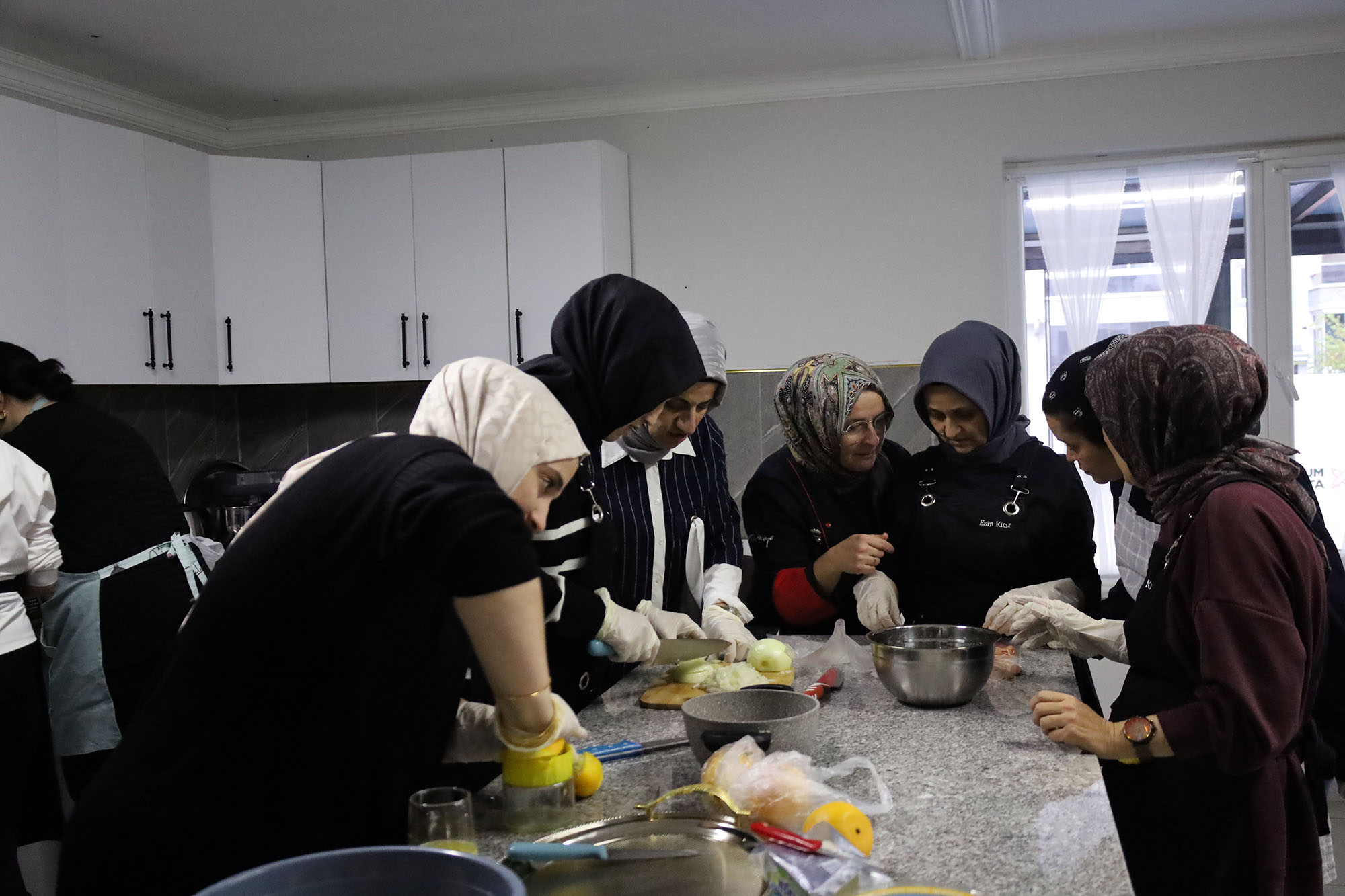 Büyükşehir’den Arifiye’ye profesyonel mutfak atölyesi