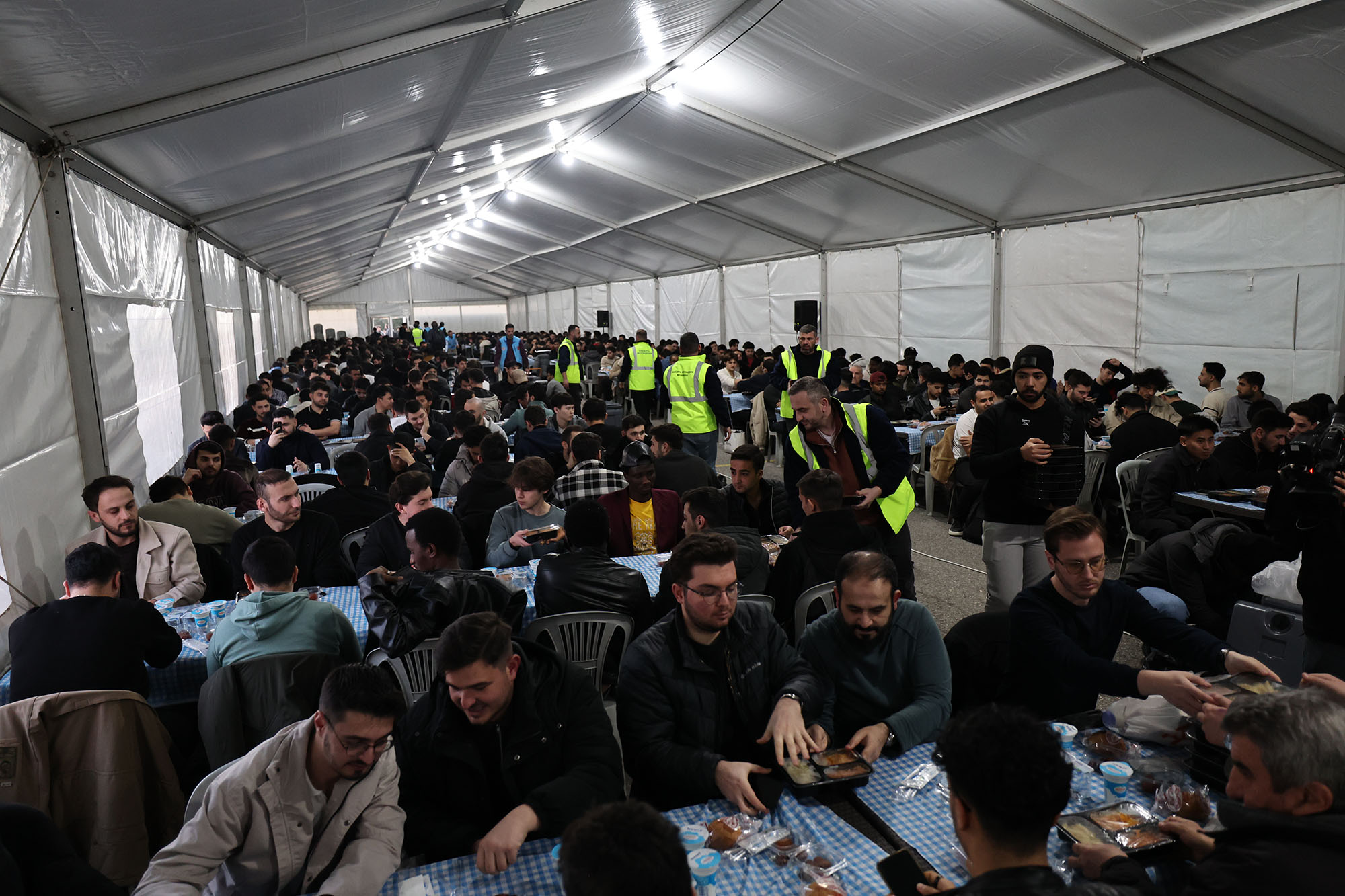 Sakarya’da farklı renk ve coğrafyadan binler aynı sofrada oruç açıyor