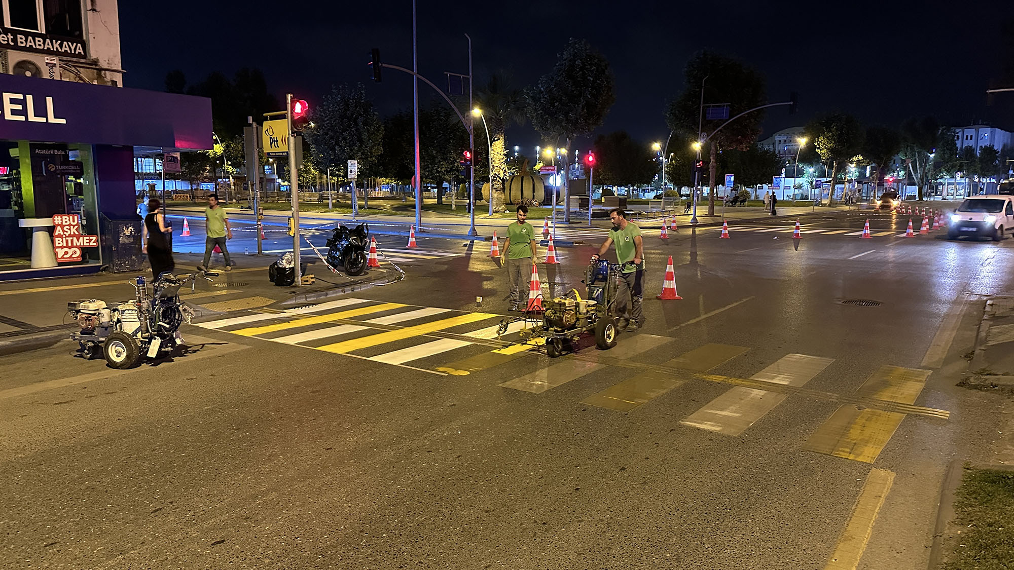 Büyükşehir’den iki bulvarda gece mesaisi