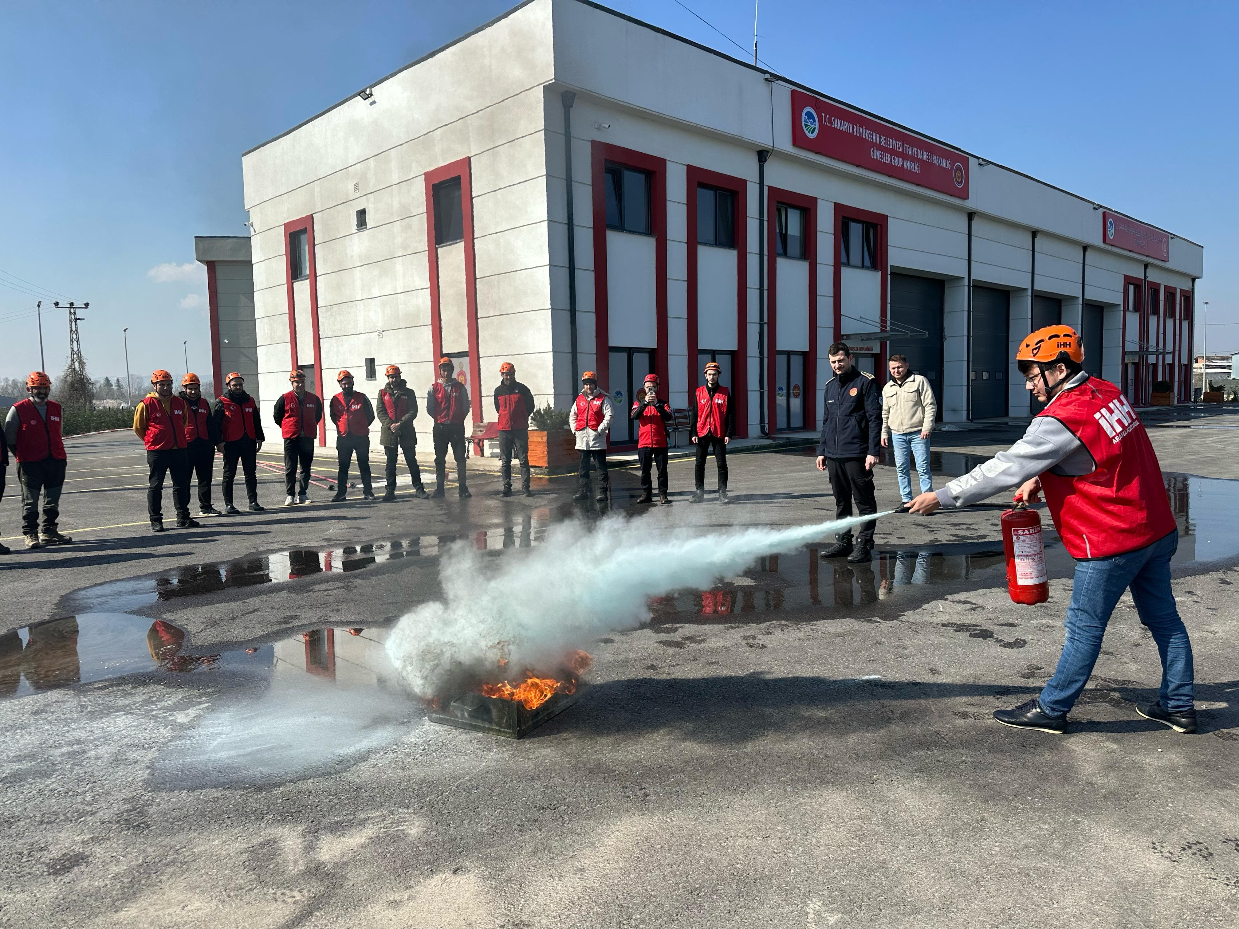 Büyükşehir’in ateş savaşçılarıyla binlerce kişi en zor ana hazır: Hayatta kalmak ve hayat kurtarmak için…