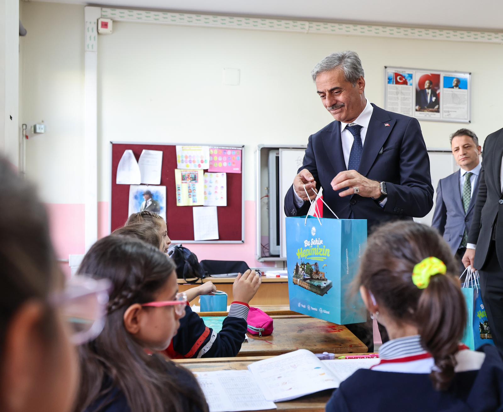 Minik Ravza arkadaşlarına verdiği ‘Yusuf Alemdar’ı getireceğim’ sözünü tuttu