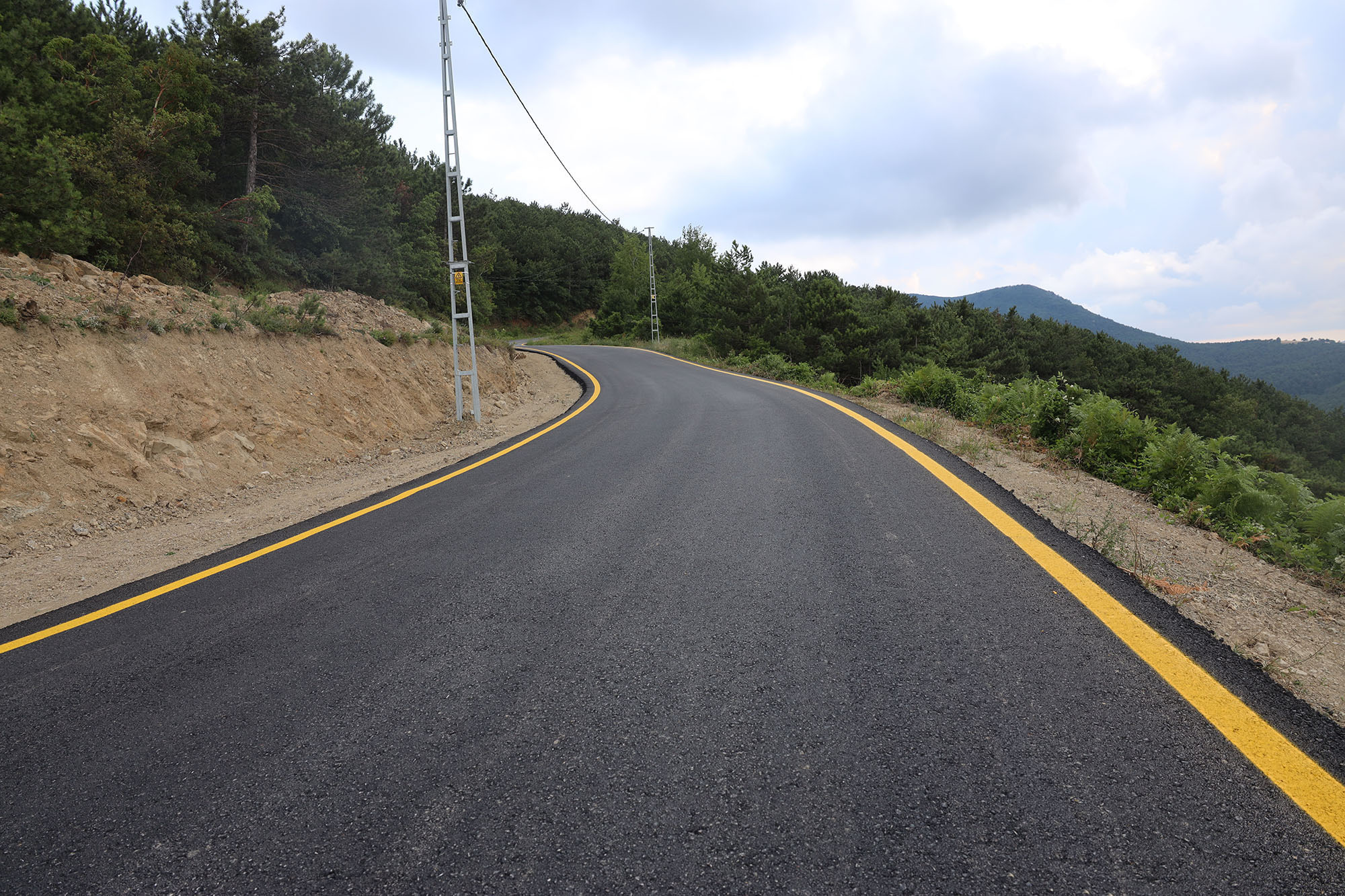Geyve Alıplar’ın 9 kilometrelik yolu yenilendi