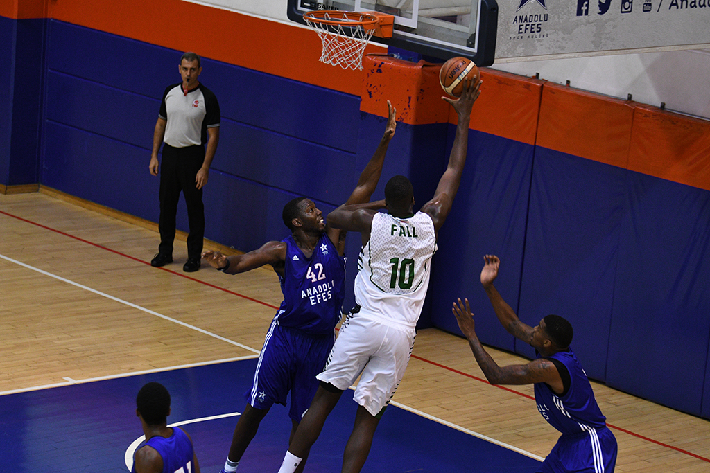 Büyükşehir Efes’e geçit vermedi