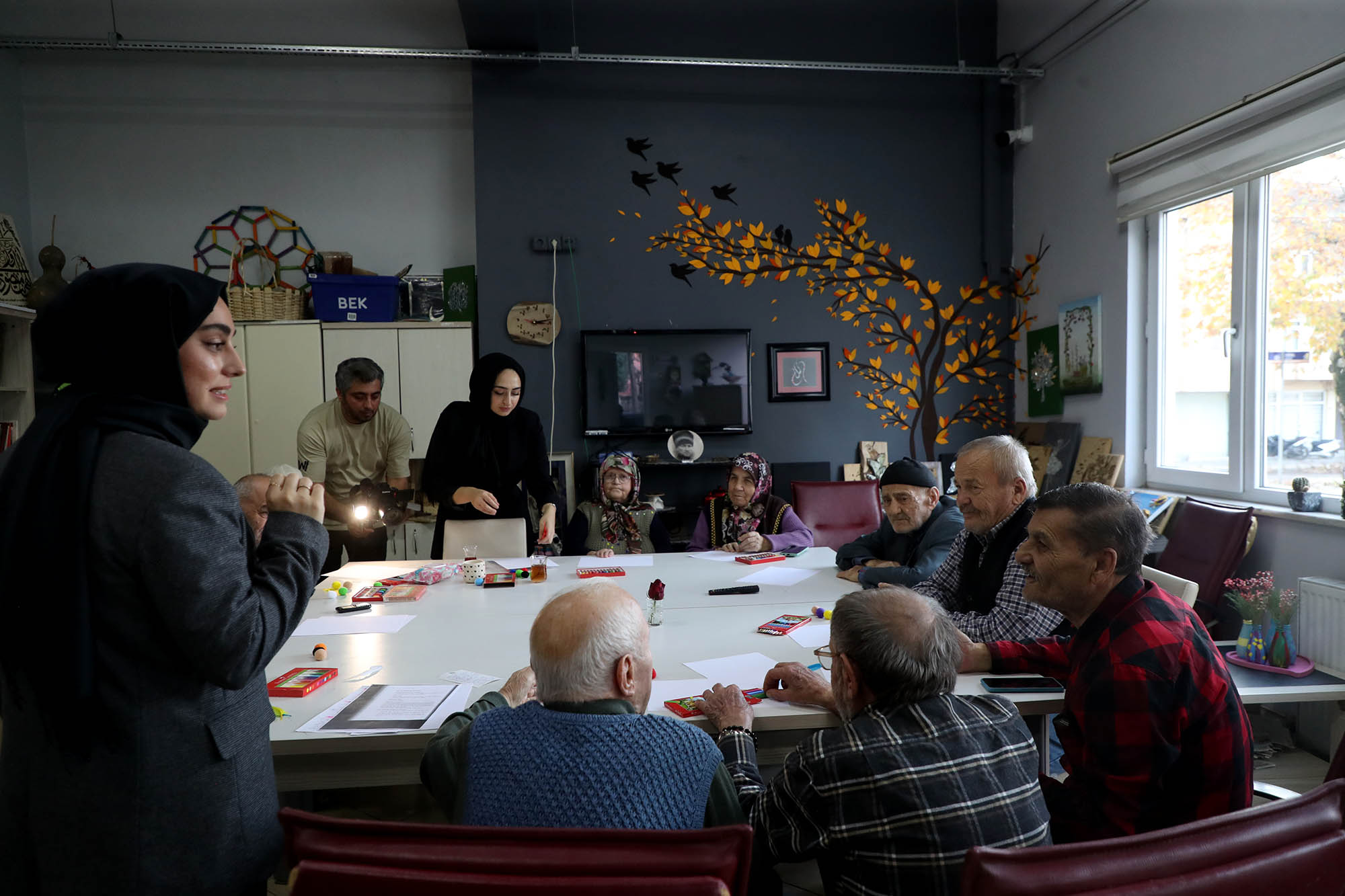 Büyükşehir eli öpülesi yaşlıları hiç unutmuyor: Çocuklar gibi şen geçen bir gün