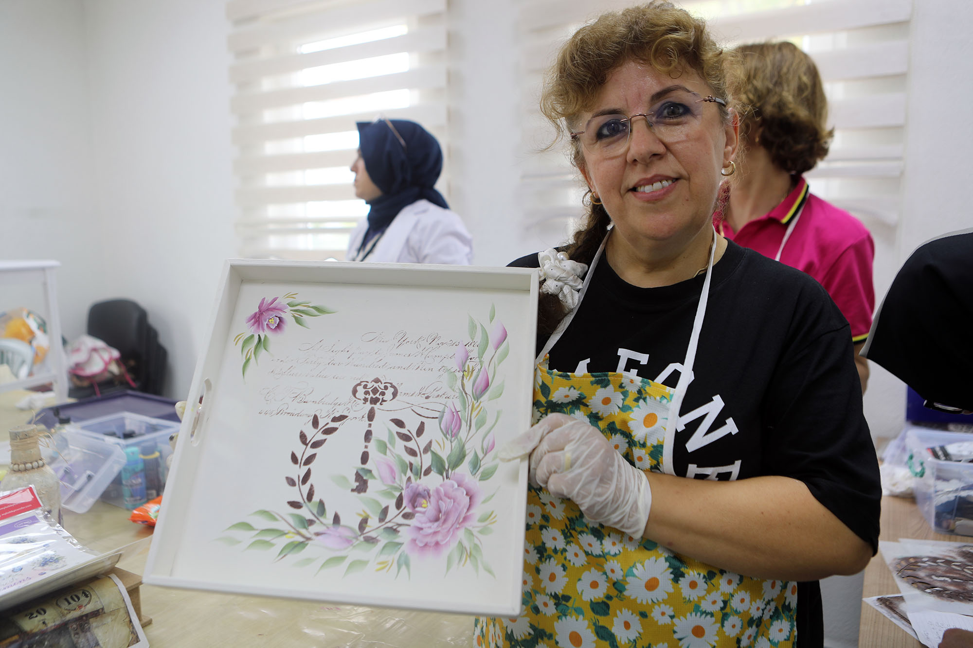 Ozanlar SAMEK’te eski eşyalar sanatla buluşuyor, el emeği kazanca dönüşüyor