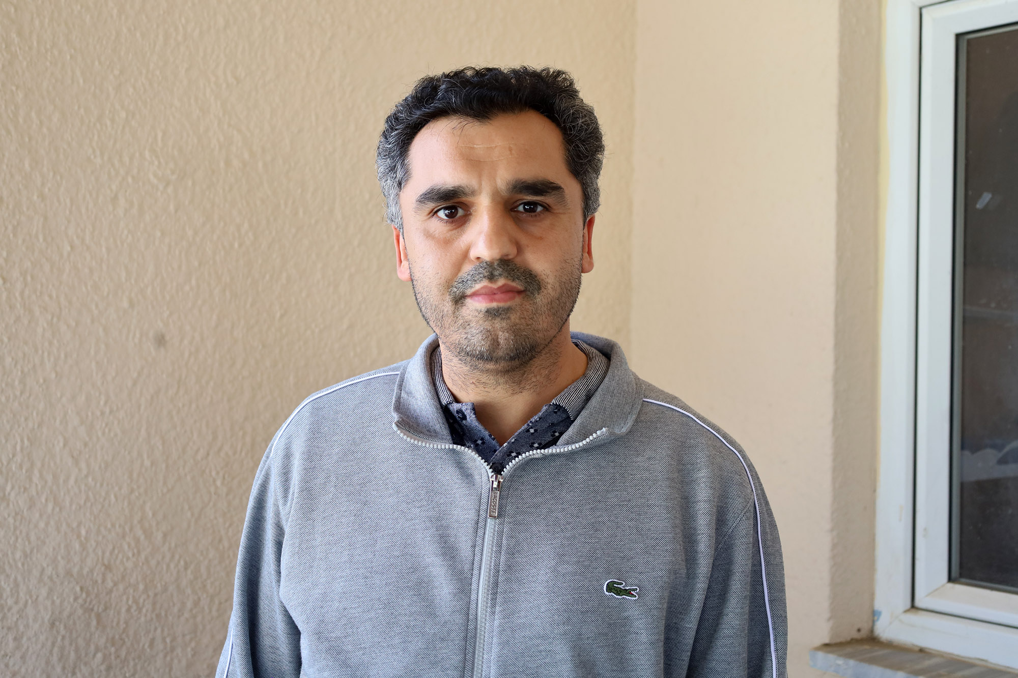 Sakarya’da kahverengi kokarca kabusuyla mücadele başladı: Büyükşehir ekibi sahada çiftçilere feromon tuzağı ulaştırıyor