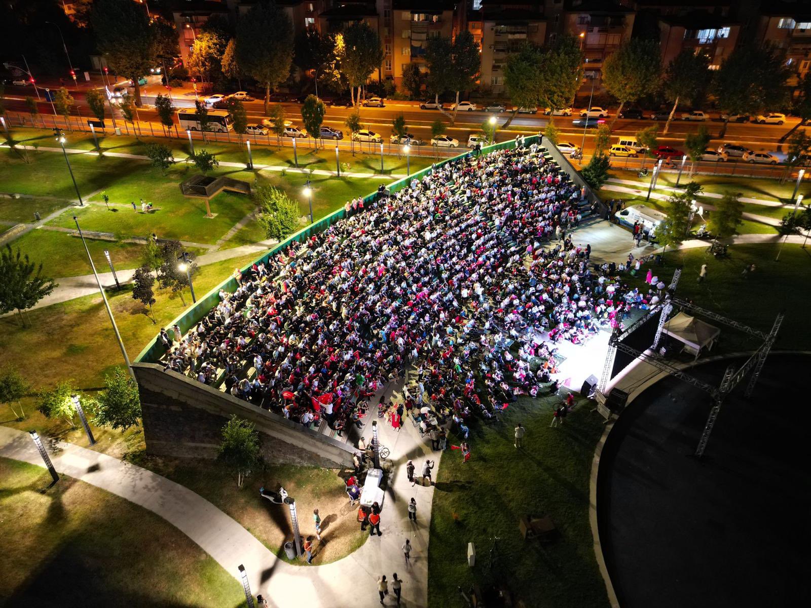 Binlerce Sakaryalı Milli Takım için tek yürek oldu: Millet Bahçesi’nde tarihi gece