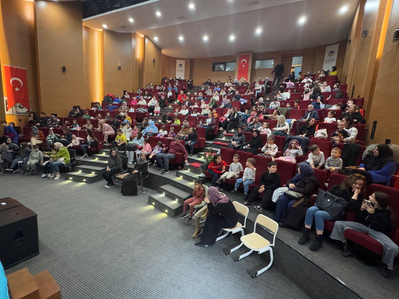 Gizemli bavul oyunu çocuklara keyifli anlar yaşattı