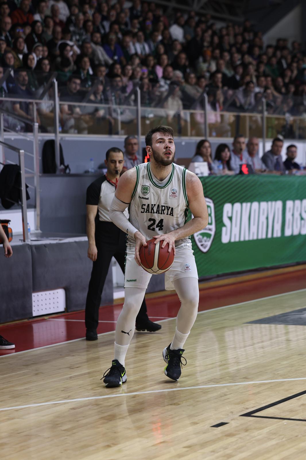 Büyükşehir Basketbol şampiyonluk kupası için parkeye çıkıyor