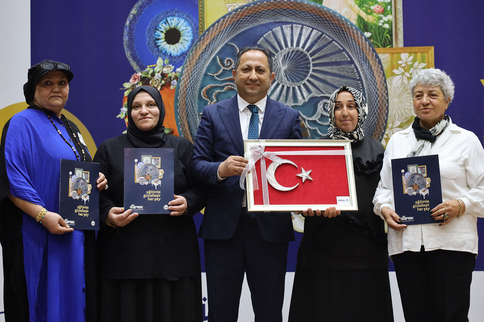 Karasu SAMEK’te üreten eller yıl sonu sergisinde buluştu