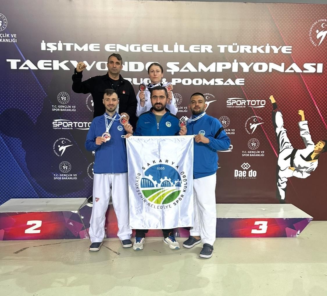 Büyükşehir’in taekwondo takımı Antalya’da doludizgin