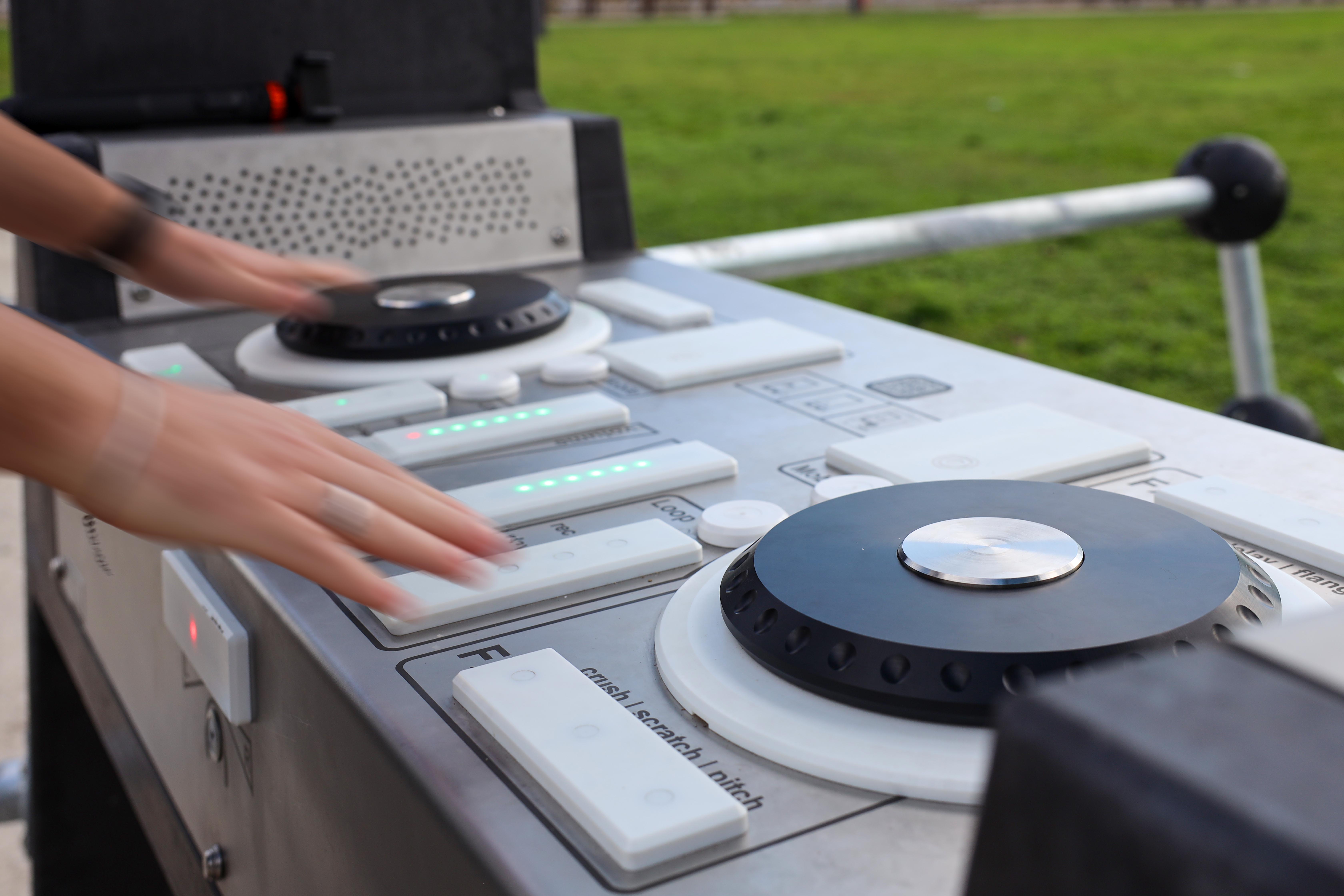 Büyükşehir interaktif oyun alanlarını tamamladı