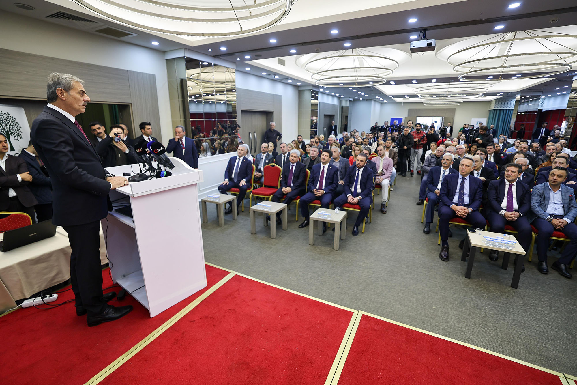 “Şehrin spor altyapısını güçlendirecek adımları kararlılıkla atıyoruz”