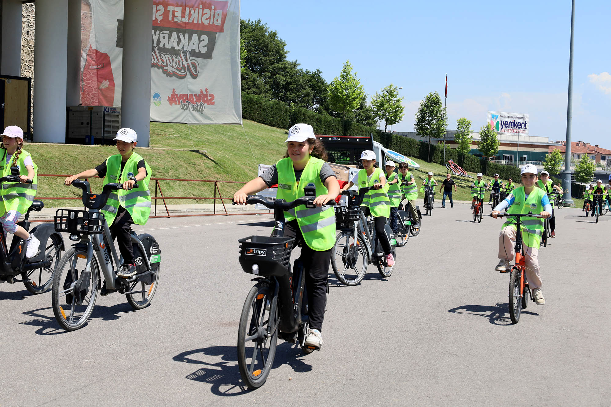 Dünya Bisiklet Günü’nde pedallar Filistinli çocuklar döndü