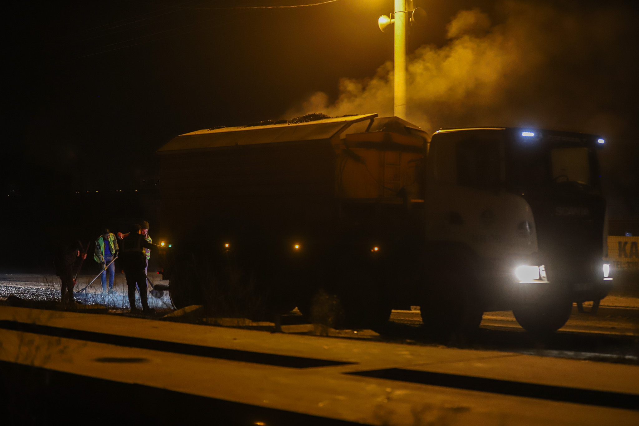 Altyapısı tamamlanan 18 Nisan Caddesi’ne 750 ton asfalt