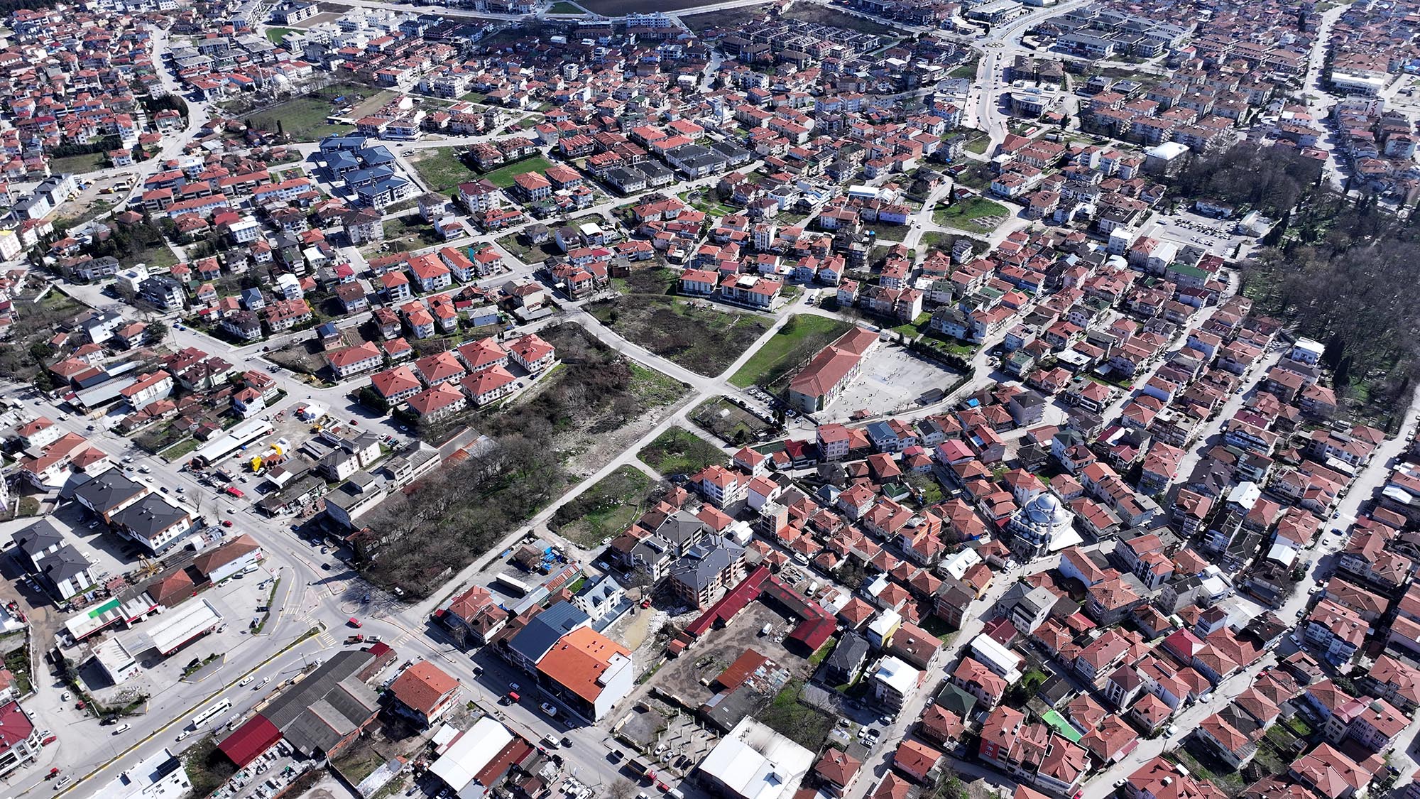 Büyükşehir Sakarya’nın merkez aksını bağlayacak çalışma için ilk kazmayı vurdu