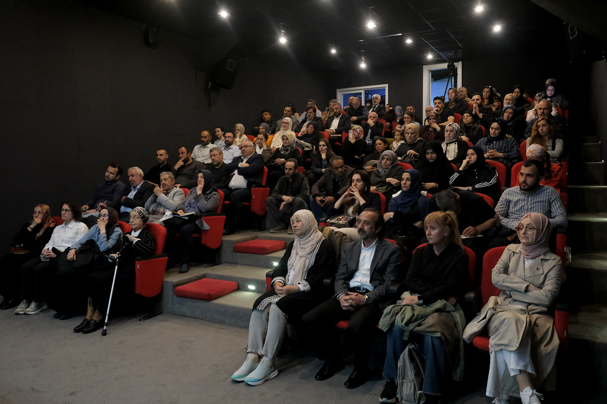 “Kur’an, bizi evrenle, hayatla ve Allah’la olan bağımızı yeniden kurmaya çağırıyor