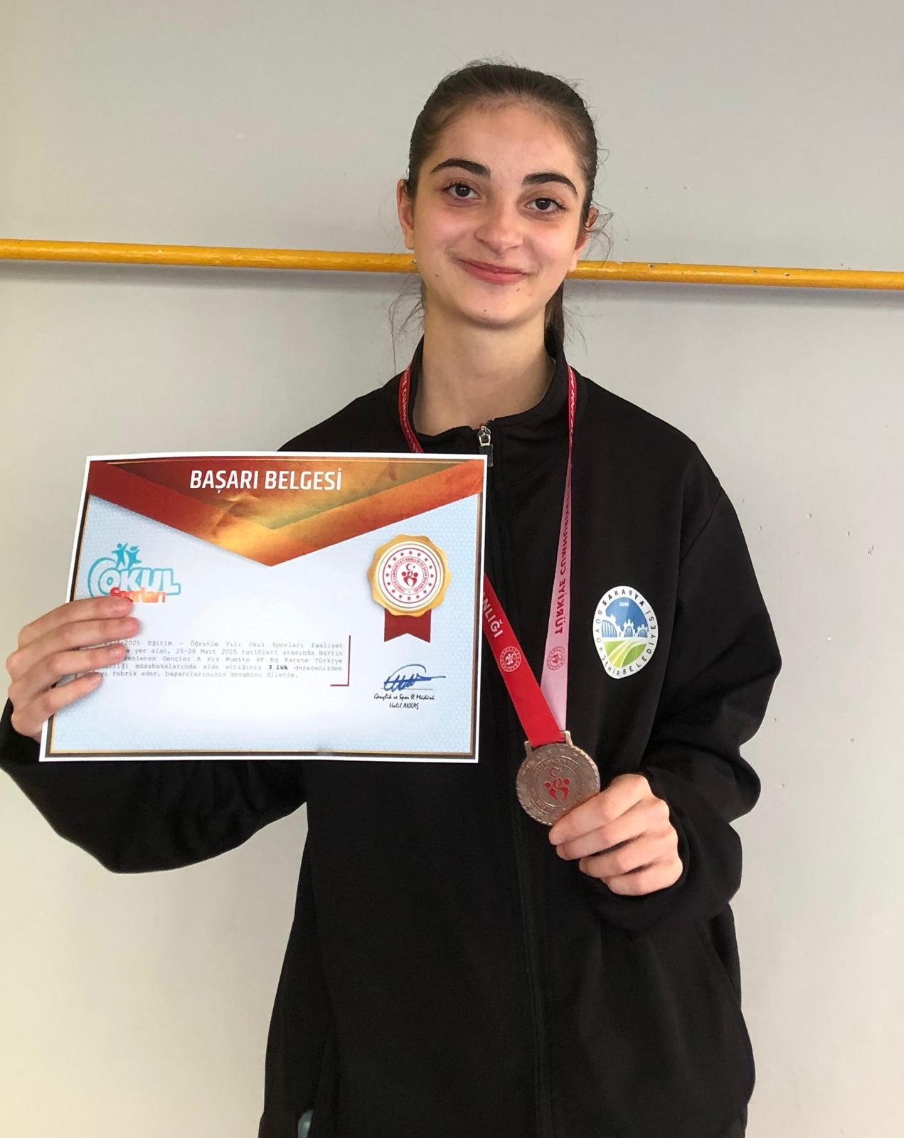 Miraç Merve Sakarya’yı gururlandırdı 