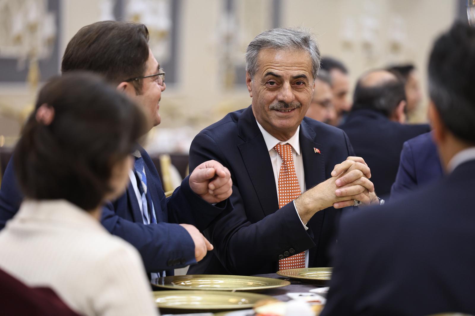 “Şehrimizde eğitime katkı sunacak projeleri bir bir hayata geçiriyoruz”