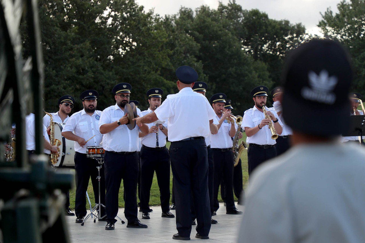 Büyükşehir Kent Orkestrası efsane parçalarla Yenikent’e neşe götürdü