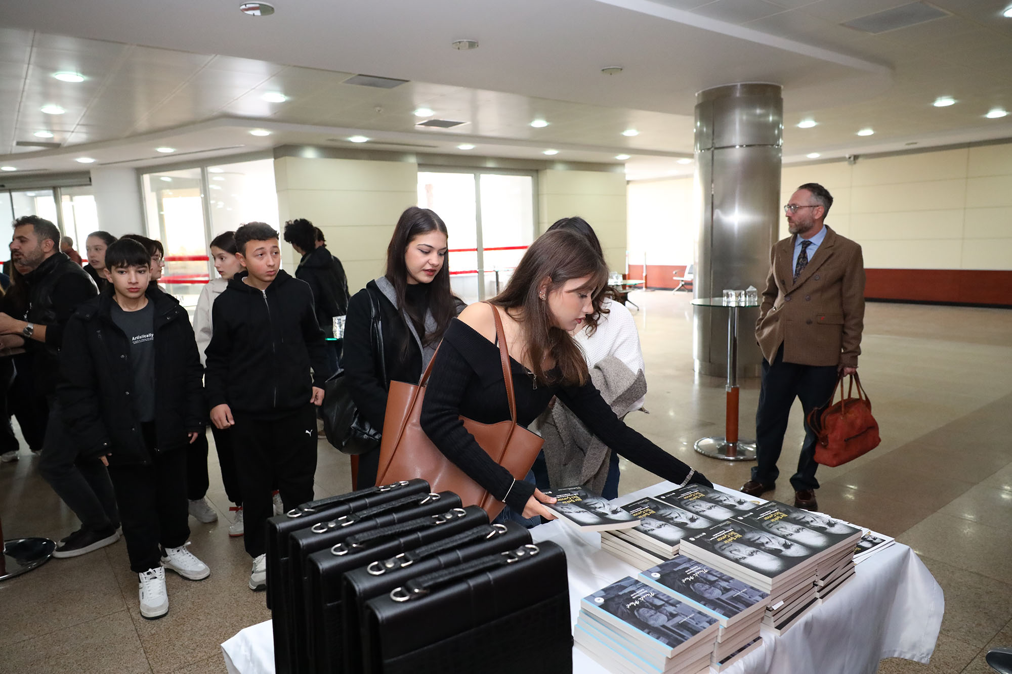 ‘Bir Şehir İki Çınar’ sempozyumunun ilk oturumu Faik Baysal oldu