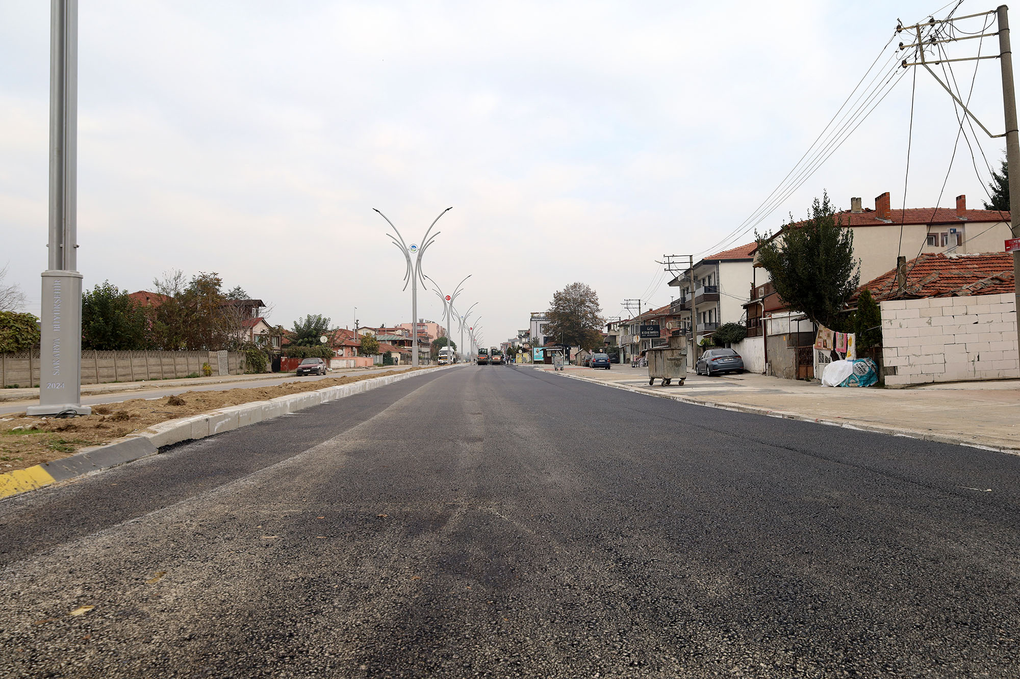 Ahmet Yesevi Caddesi Büyükşehir’in çalışmalarıyla modern bir yüz kazanıyor