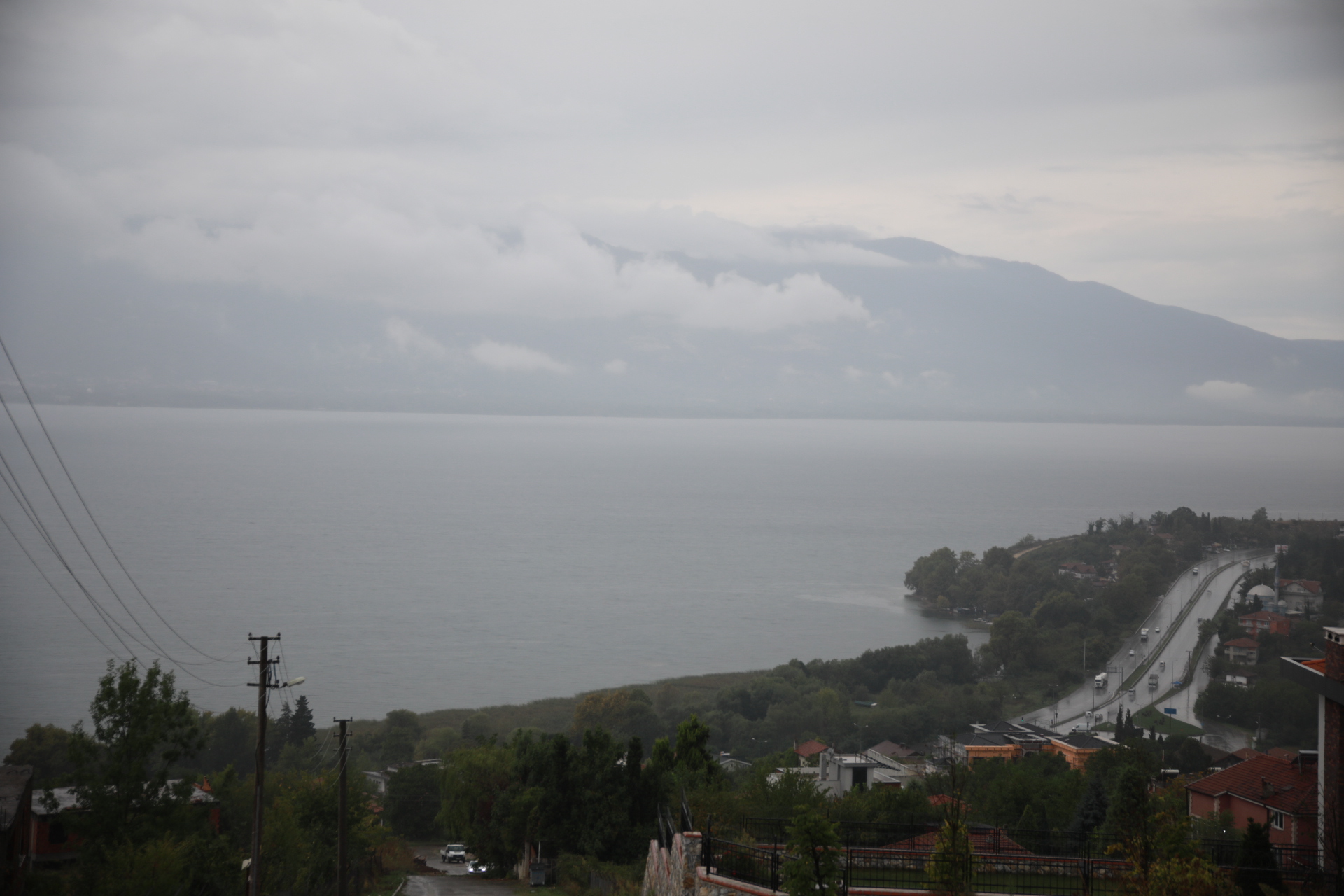 Göl üzerinden geçen bulutlar böyle görüntülendi