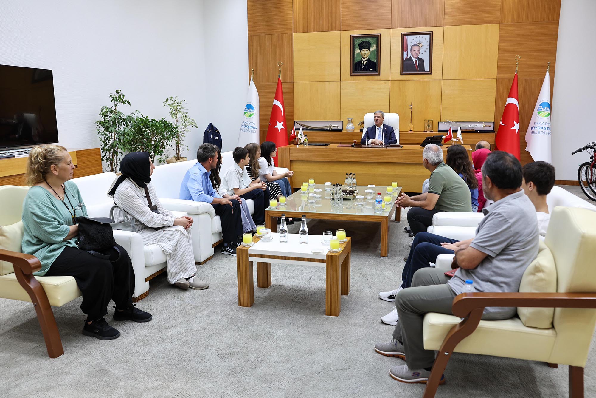 Başkan Alemdar Sakarya’nın LGS şampiyonlarını misafir etti: “Memleketin ve Türkiye’nin geleceği sizlersiniz”