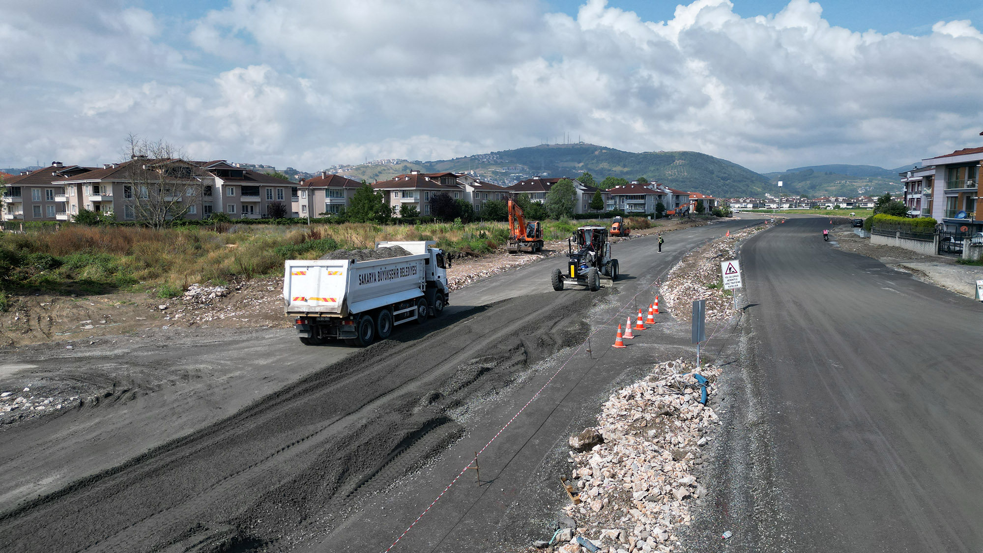 Büyükşehir’in yeni yol hamlesi bölgenin trafik yükünü hafifletecek: 1. Cadde’de sona doğru