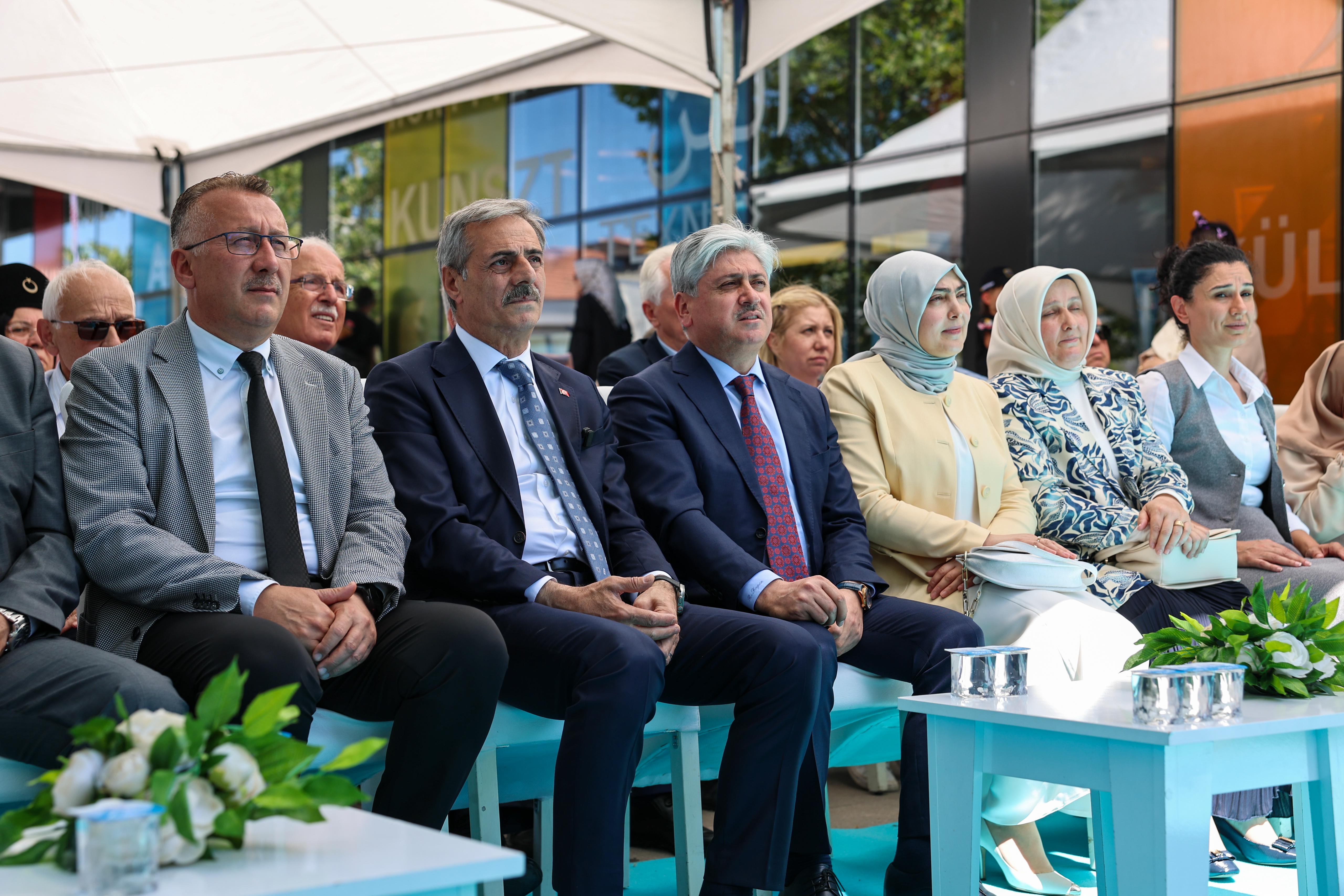 122 branş, 6 bine yakın kursiyerle SAMEK’te görkemli final: “İnsanı merkeze alan hizmet en değerlisidir”