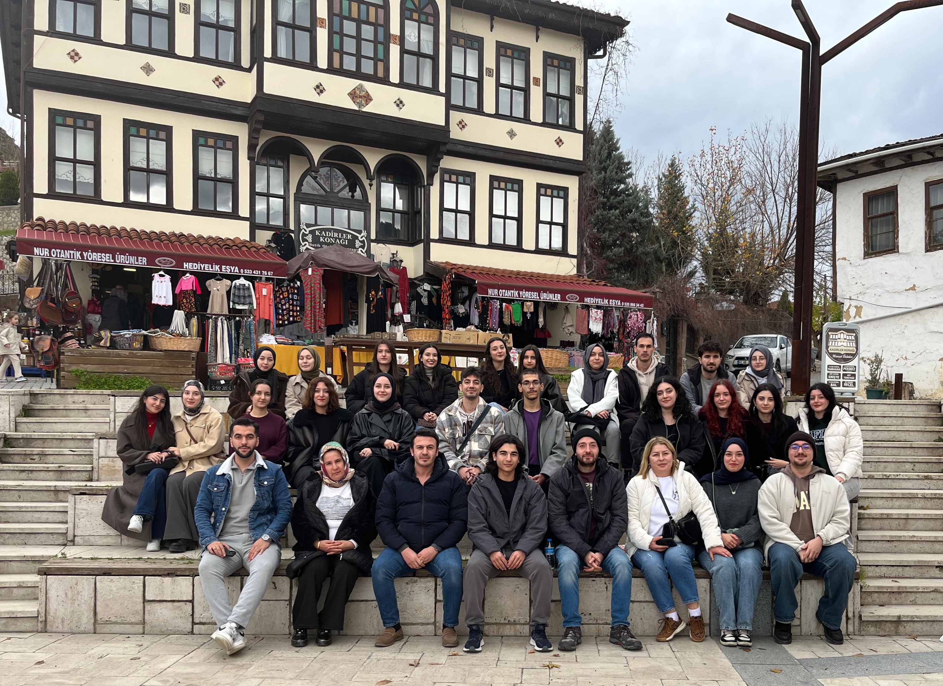 Büyükşehir’in tanıtım gezileriyle adım adım şehri keşfediyorlar