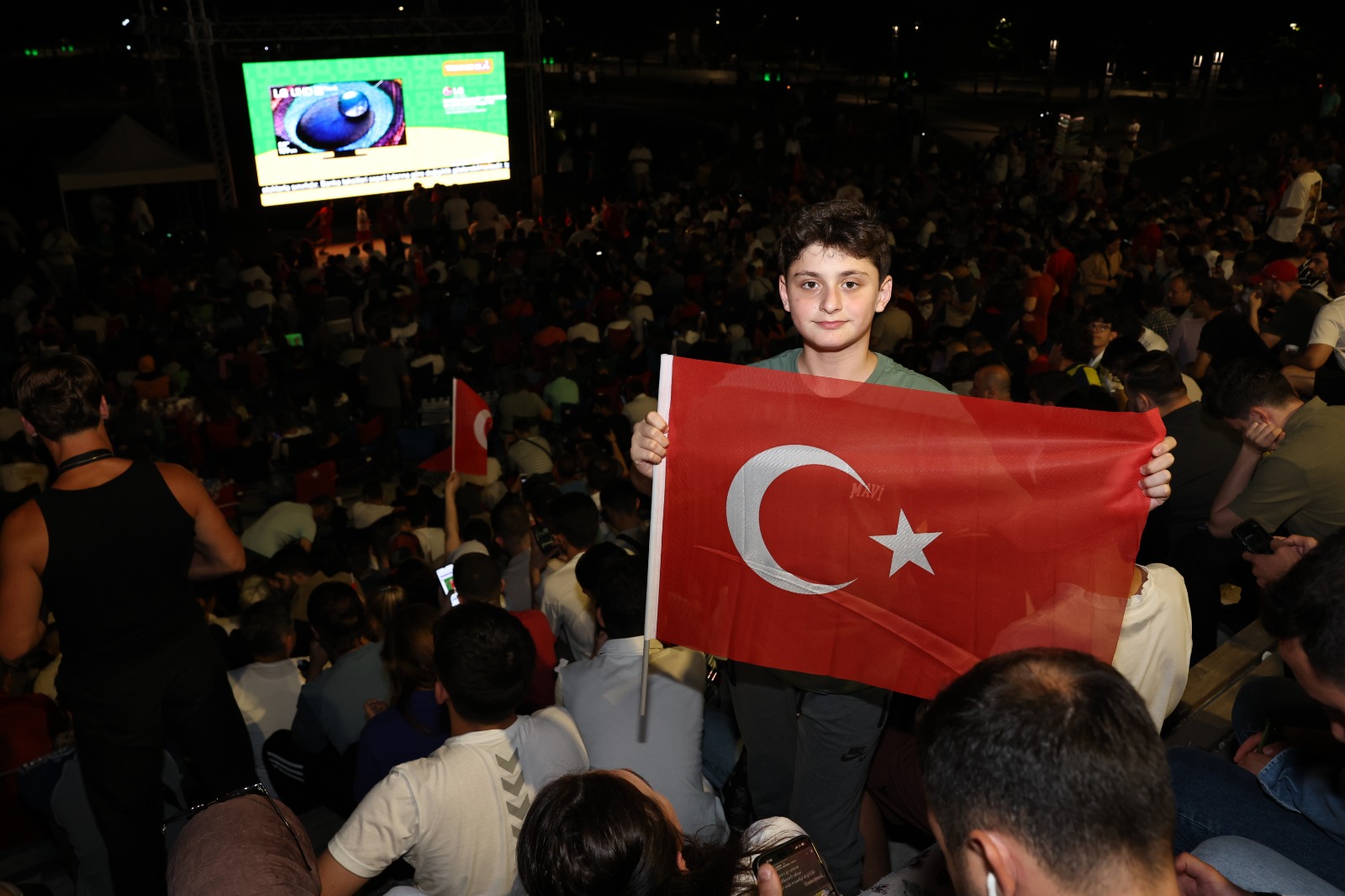 Binlerce Sakaryalı Milli Takım için tek yürek oldu: Millet Bahçesi’nde tarihi gece