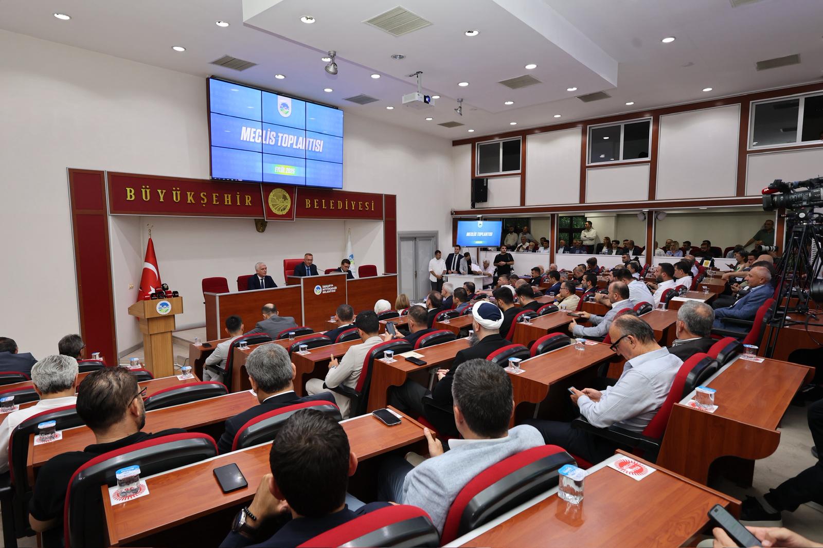 “Metrobüs hattı popülist bir anlayışla değil, enine boyuna çalışılmış bir yatırımdır”